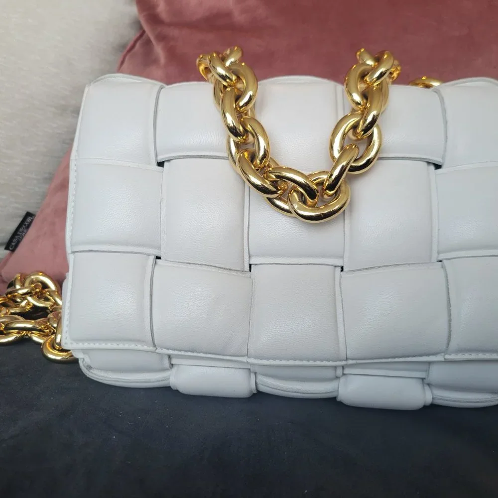 BOTTEGA CASETTE PURSE - EXCELLENT CONDITION! - Picture 4 of 8